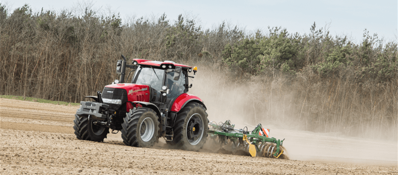 New Stage V Puma 185-240hp tractors benefit from Hi-eSCR2 technology, extended service intervals and operation upgrades 
